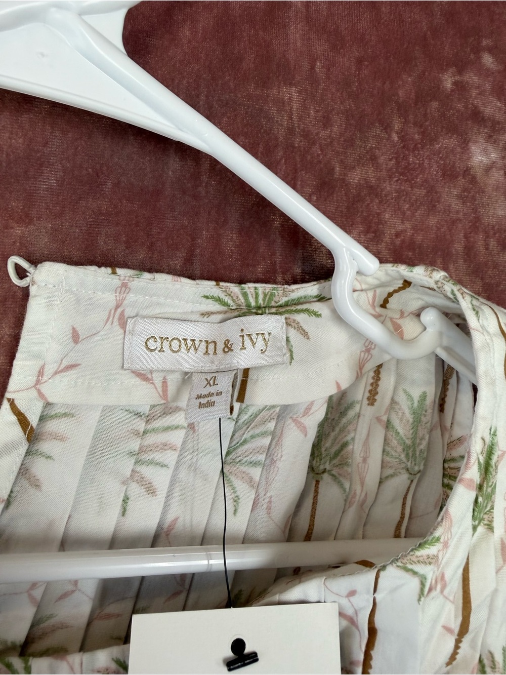 Crown & Ivy White Sleeveless Top with Green Palm Print - Picture 2 of 2